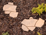Materiály zahradních cest a chodníků – je libo kámen, beton nebo dřevo?