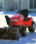 Zahradní traktůrky pomůžou i při odklízení sněhu