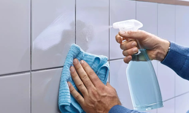 Jak připevnit koupelnové doplňky